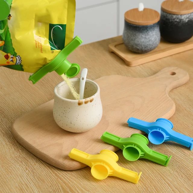 BAG SEALING CLIP WITH NOZZLE