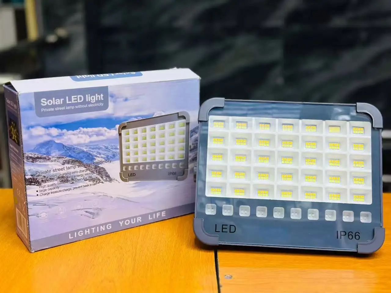 1000w Solar Outdoor IP66 Led Light (Imported)